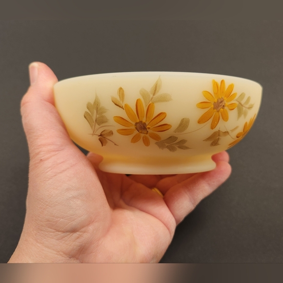 Fenton Art Glass Daisies on Cameo Satin Bowl Dish Signed BARB AQUINO - Picture 2 of 8